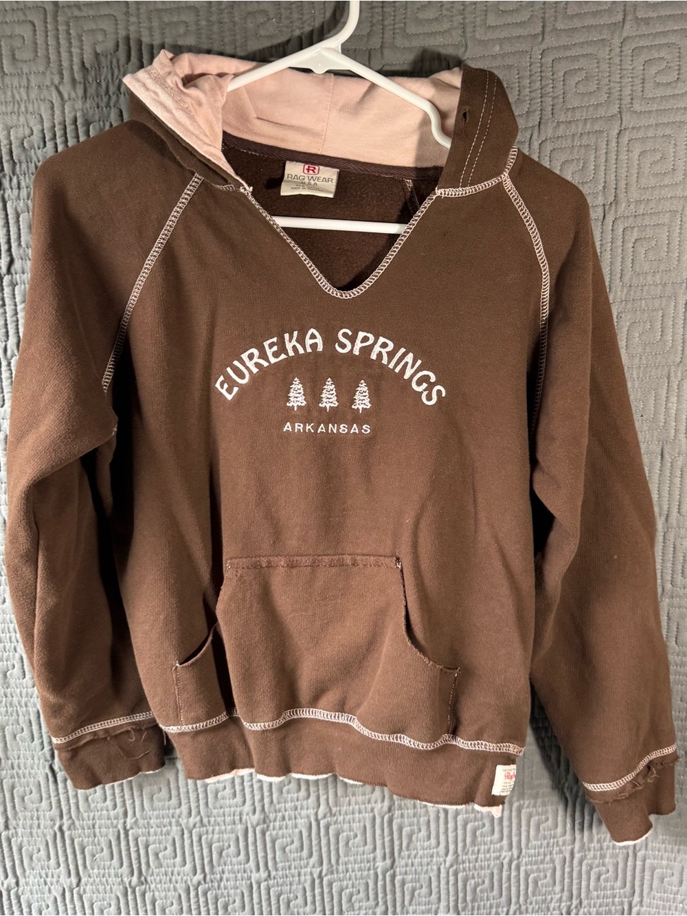 Vintage Rag Wear USA Eureka Springs Arkansas Hoodie Brown Pink V Neck Size Large